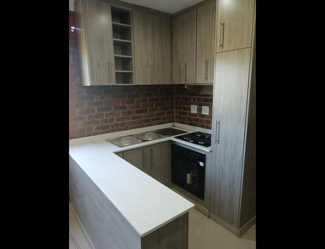 2 BEDROOM PROPERTY TO RENT IN NEWLANDS WEST